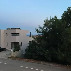 Gorgeous Apartment In Rabac Penzion